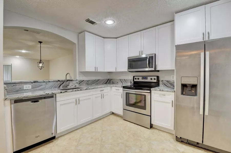 1027 Arezzo CIR, Boynton Beach, FL 33436