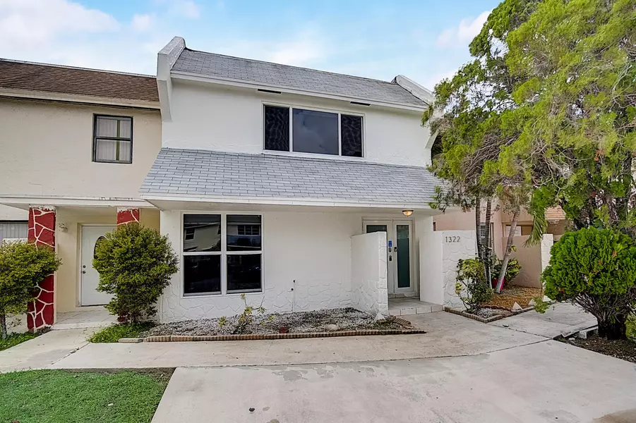 1322 N Seaview, North Lauderdale, FL 33068