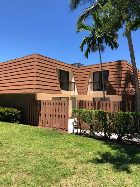 825 Center ST 15d, Jupiter, FL 33458