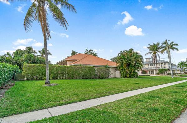 Boca Raton, FL 33487,770 NE Boca Bay Colony DR