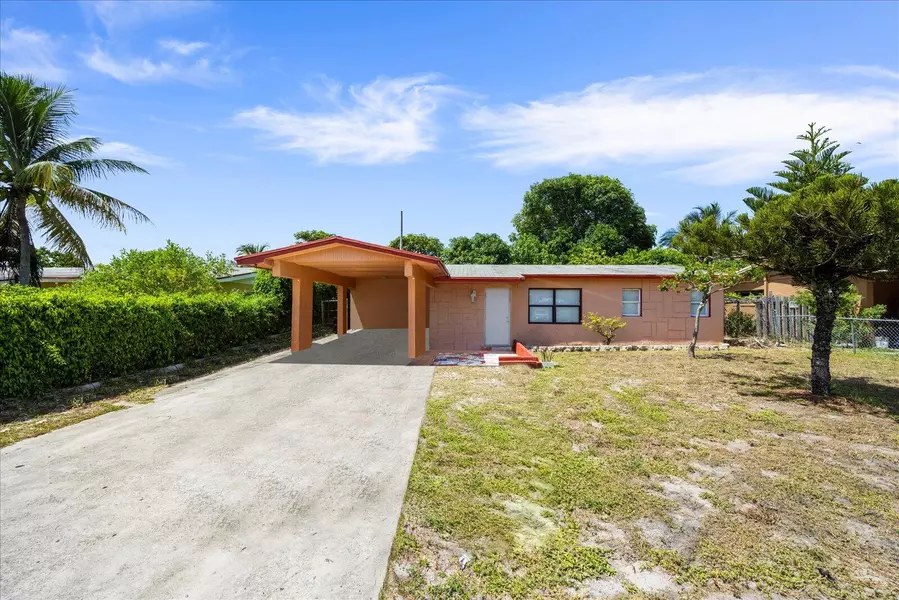 211 NE 27th AVE, Boynton Beach, FL 33435