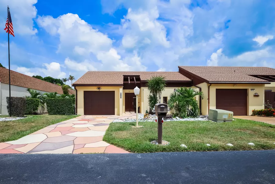 6783 Dupere LN, Lake Worth, FL 33467