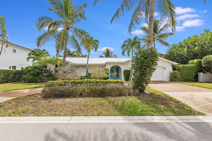 177 Beacon LN, Jupiter Inlet Colony, FL 33469