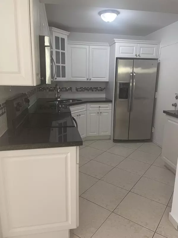 North Miami Beach, FL 33160,2821 NE 163rd ST 4f