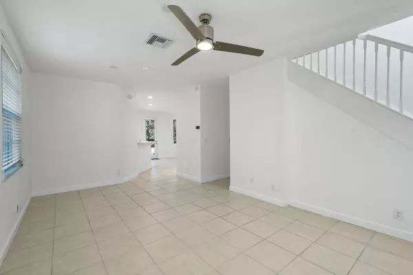 Palm Beach Gardens, FL 33410,622 Castle DR