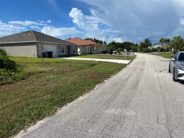 2482 SE Watercrest ST, Port Saint Lucie, FL 34984