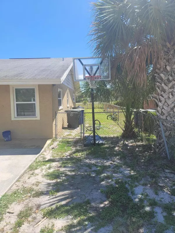 Fort Pierce, FL 34950,1304 N 12th ST A