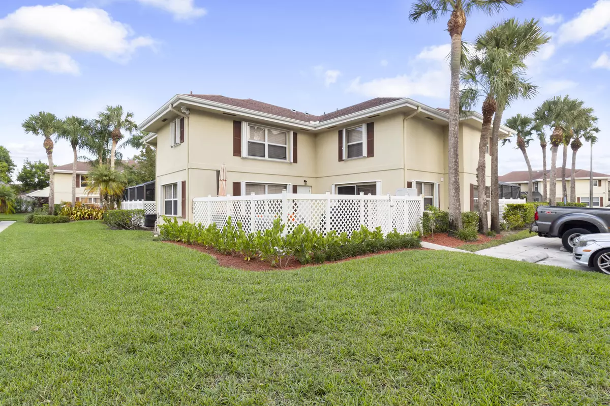 Royal Palm Beach, FL 33411,18 Amherst CT D