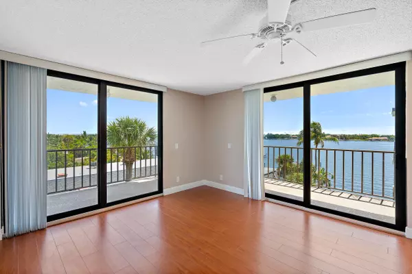 Lantana, FL 33462,1202 S Lake DR 501