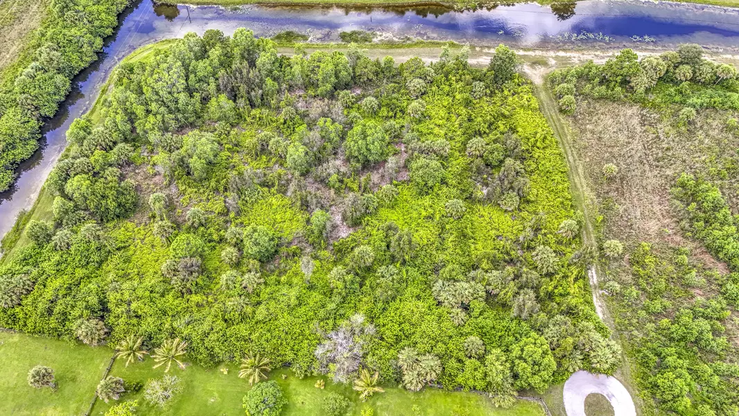 Xxx Bob Cat LN, Loxahatchee, FL 33470