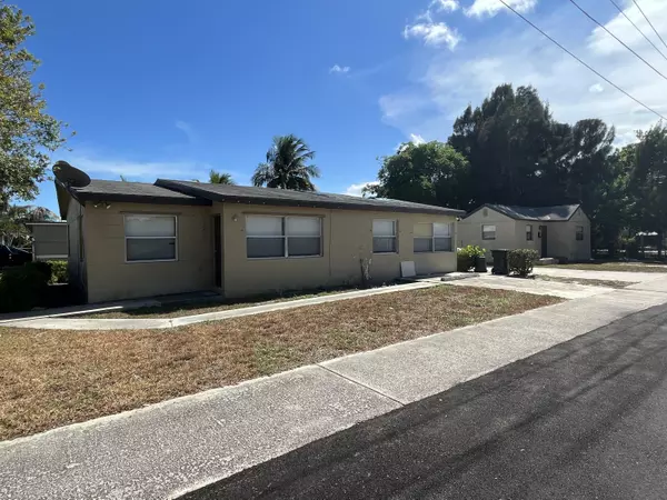 302 SW 10th AVE, Delray Beach, FL 33444