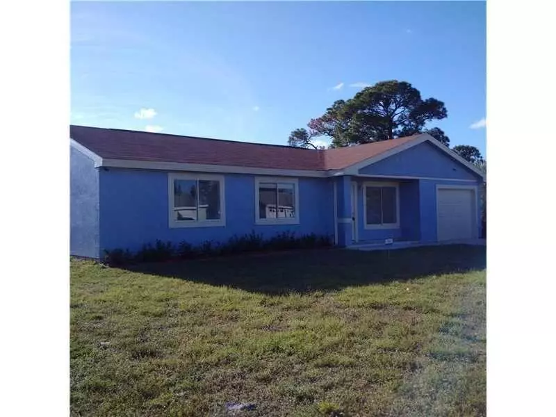 2044 SE Triumph RD, Port Saint Lucie, FL 34952