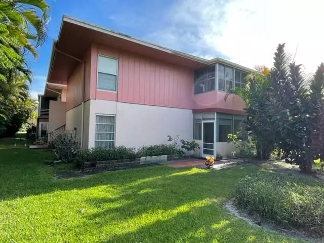 25 Golfs Edge D, West Palm Beach, FL 33417