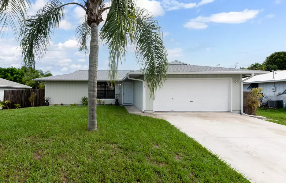 8335 SE Boxwood LN, Hobe Sound, FL 33455