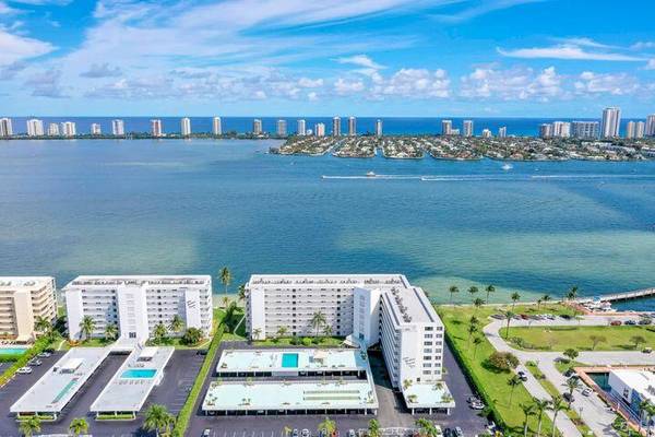 301 Lake Shore DR 102,  Lake Park,  FL 33403