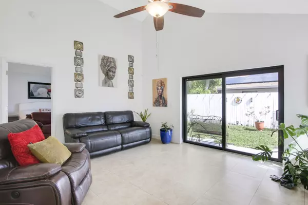 Boynton Beach, FL 33426,5 Corrie PL