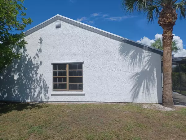 Port Saint Lucie, FL 34953,253 SW Sterret CIR