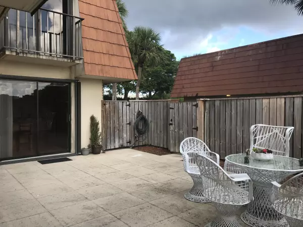 Boynton Beach, FL 33436,514 Live Oak LN