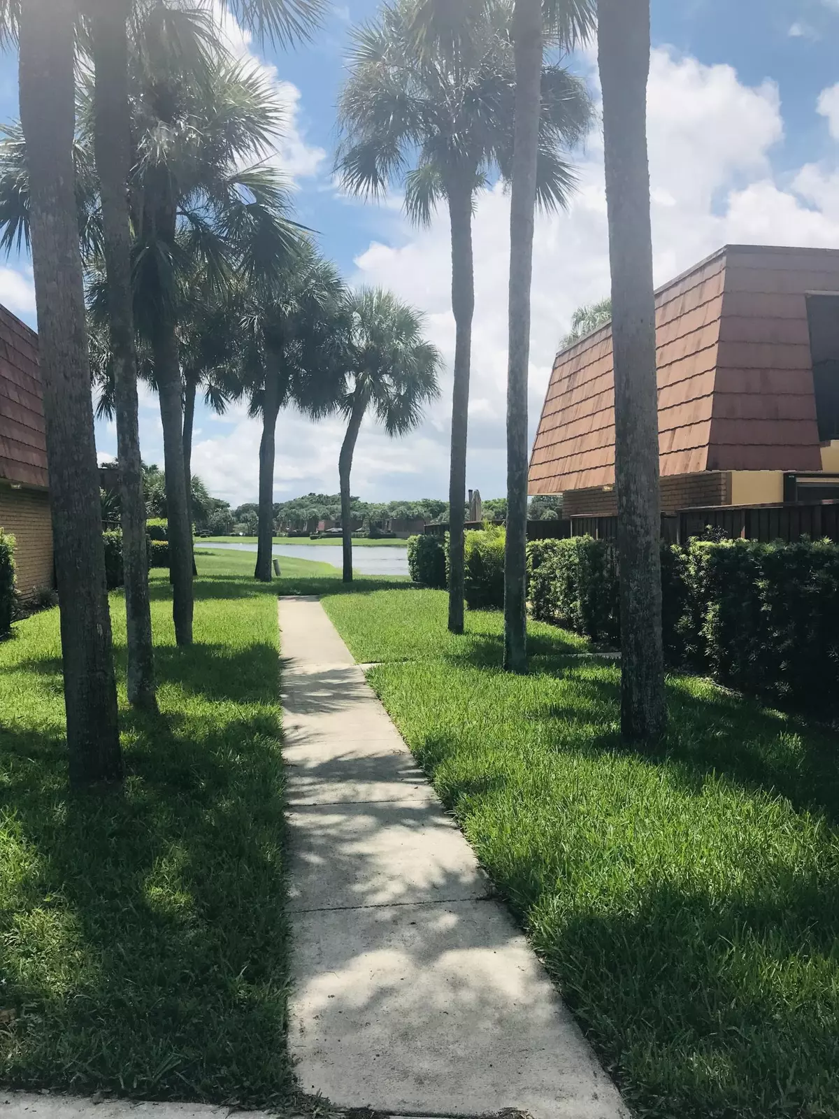 Boynton Beach, FL 33436,514 Live Oak LN