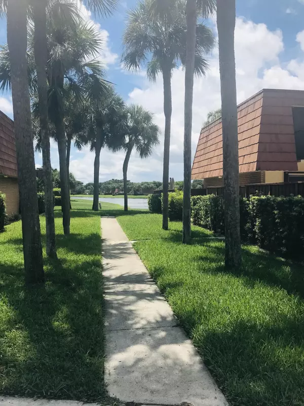 514 Live Oak LN, Boynton Beach, FL 33436