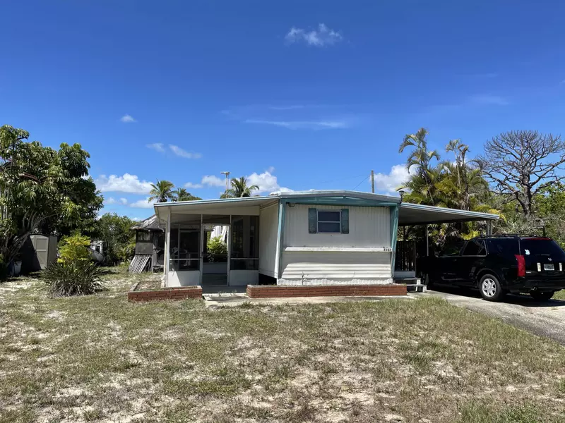 7932 SE Skylark AVE, Hobe Sound, FL 33455