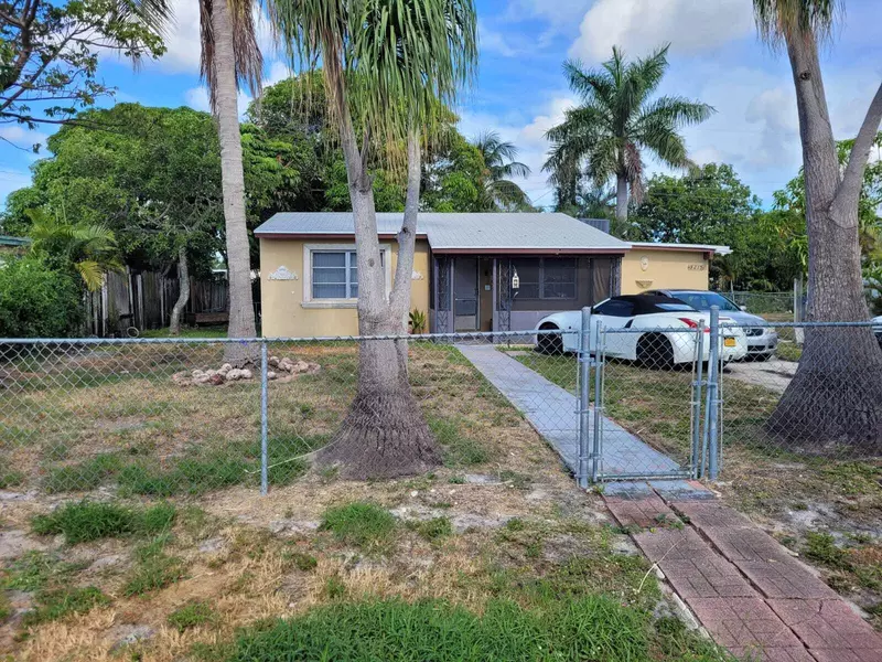 3215 Ocean Pkwy, Boynton Beach, FL 33435