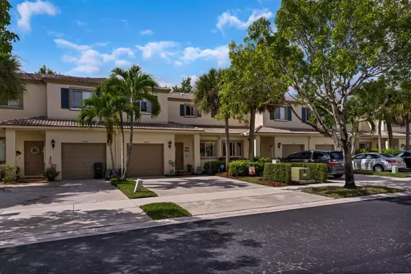 Coconut Creek, FL 33073,4784 Lago Vista DR
