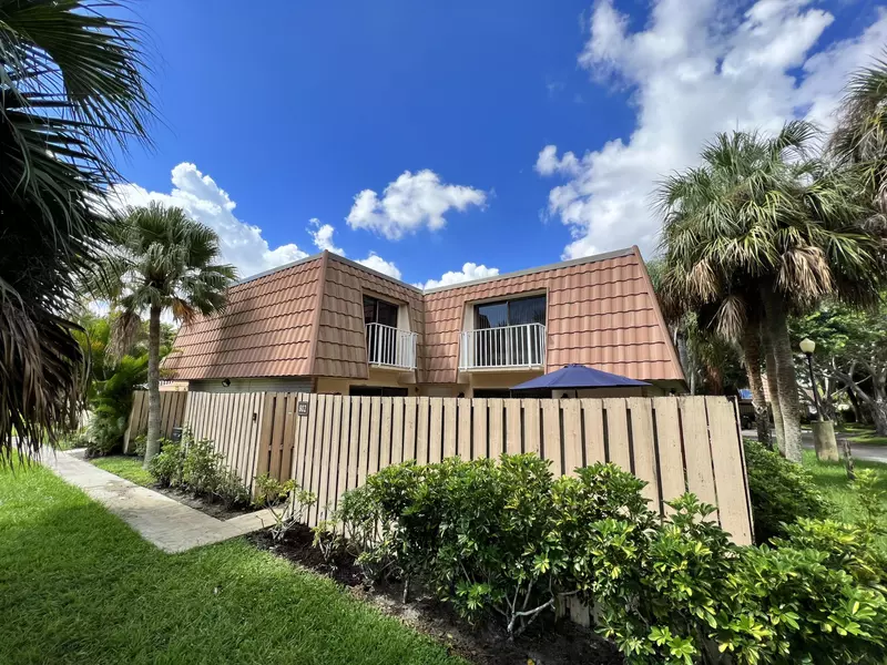 802 Blue Ridge CIR, West Palm Beach, FL 33409