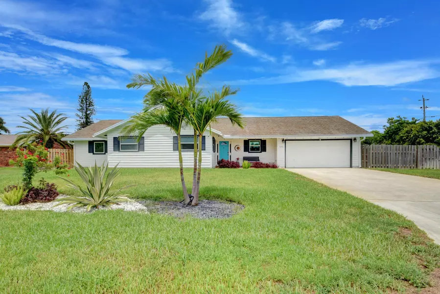 3151 Emerald LN, Lake Worth, FL 33462