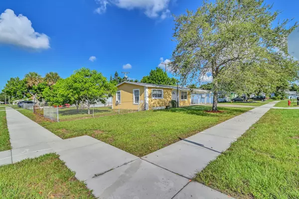 Greenacres, FL 33463,5669 S 37th CT