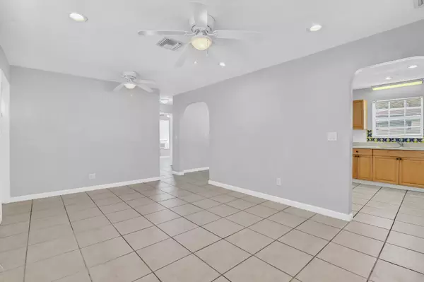 Greenacres, FL 33463,5669 S 37th CT