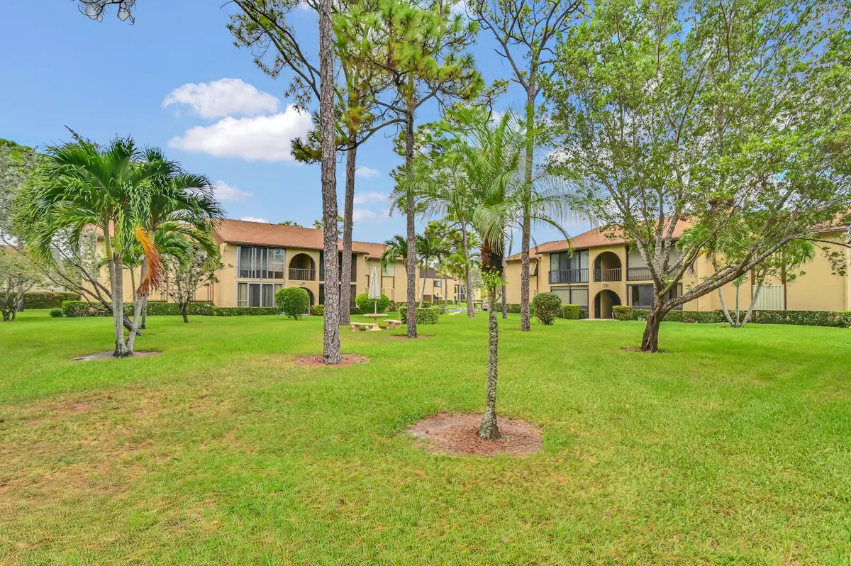 Greenacres, FL 33463,240 Pine Hov CIR B-1