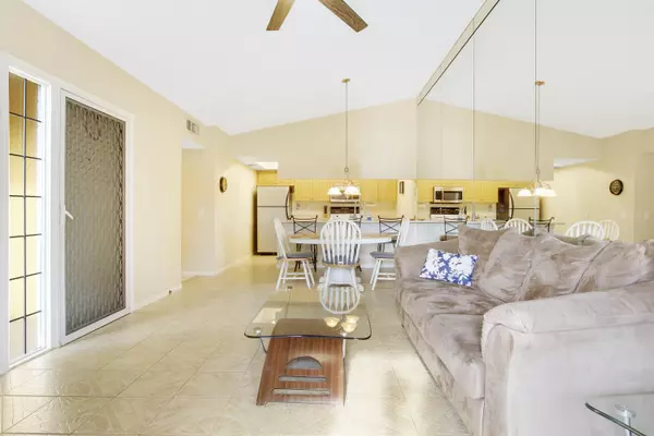 Hypoluxo, FL 33462,177 Waterside DR