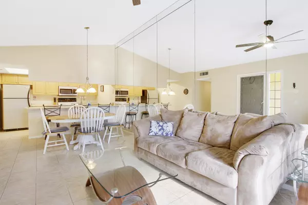 Hypoluxo, FL 33462,177 Waterside DR