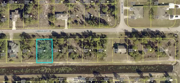 956 Candlelight DR, Lehigh Acres, FL 33974