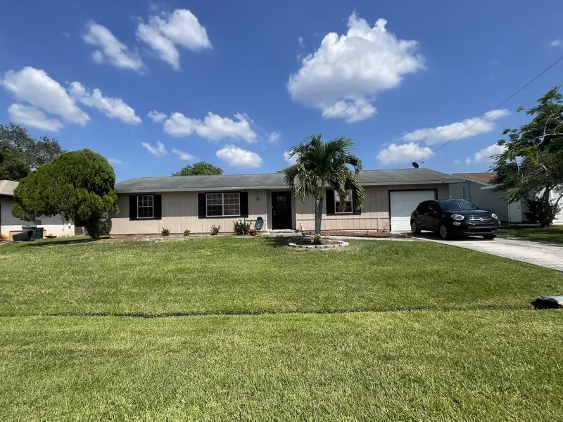 885 SE Odonnell LN, Port Saint Lucie, FL 34983