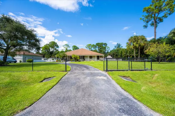 Lake Worth, FL 33467,8941 Yearling DR