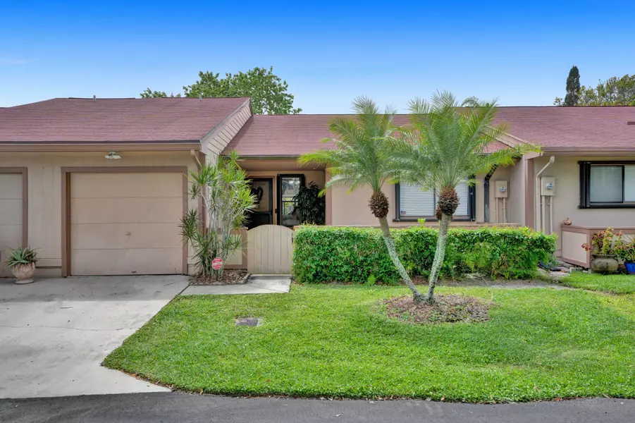 7 Farnworth DR, Boynton Beach, FL 33426