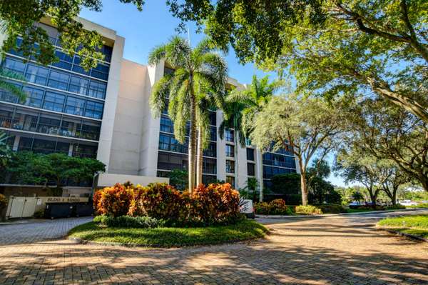 20100 Boca West DR Apt 126, Boca Raton, FL 33434