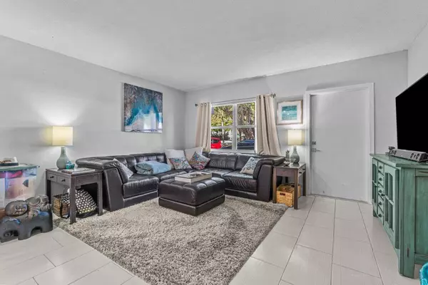 Boca Raton, FL 33487,660 Glouchester ST 106