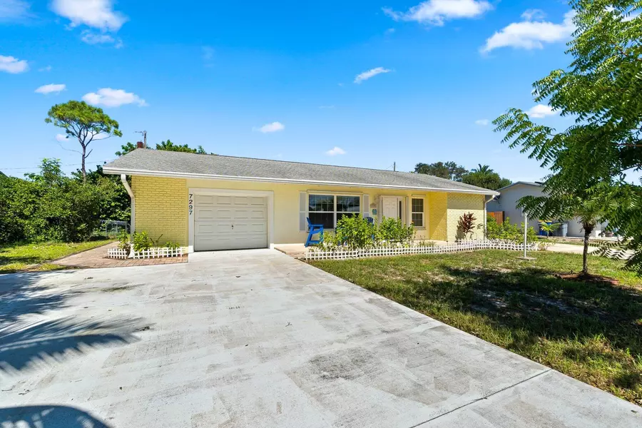 7297 SE Bruce TER, Hobe Sound, FL 33455