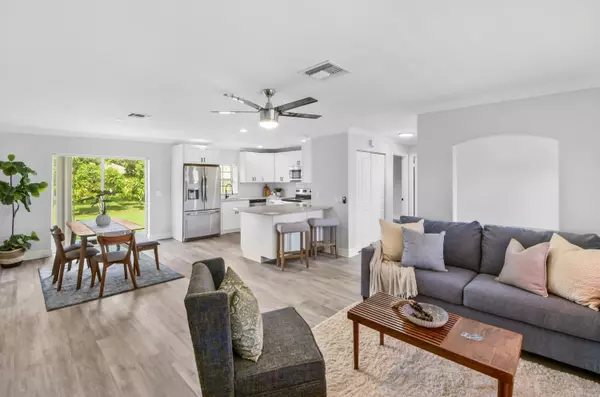 Port Saint Lucie, FL 34983,557 SW Violet AVE