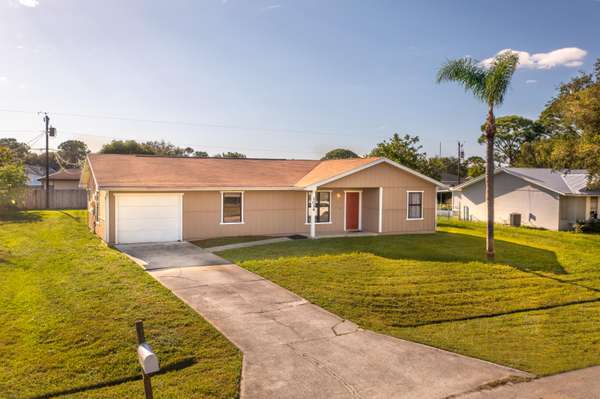 1034 SE Proctor LN, Port Saint Lucie, FL 34983