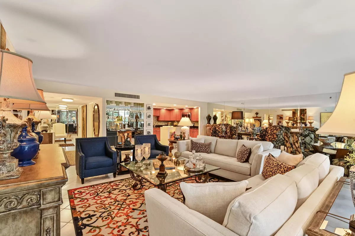 West Palm Beach, FL 33401,2450 Presidential WAY 305