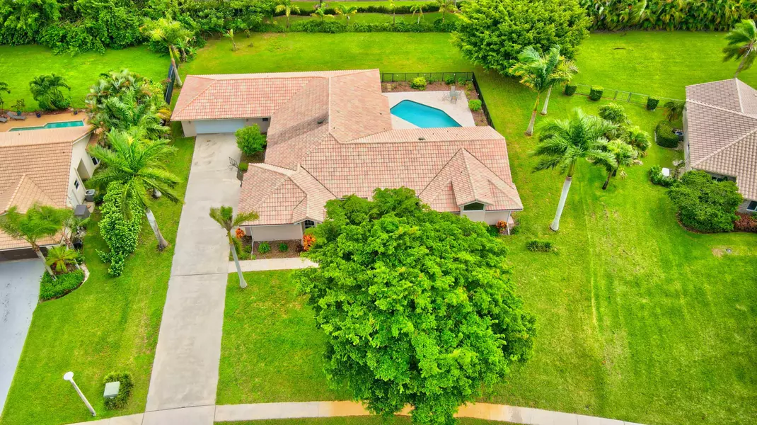 21286 N Sweetwater LN, Boca Raton, FL 33428