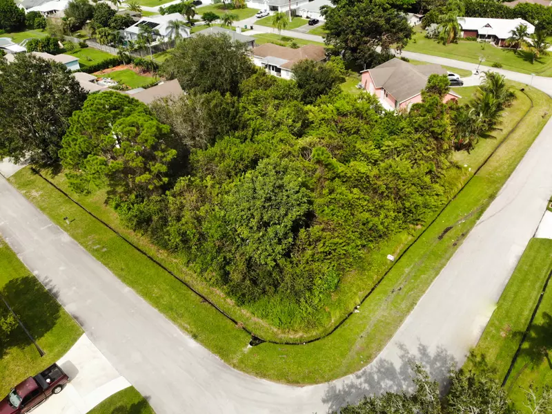 1685 SW Sylvester LN, Port Saint Lucie, FL 34984