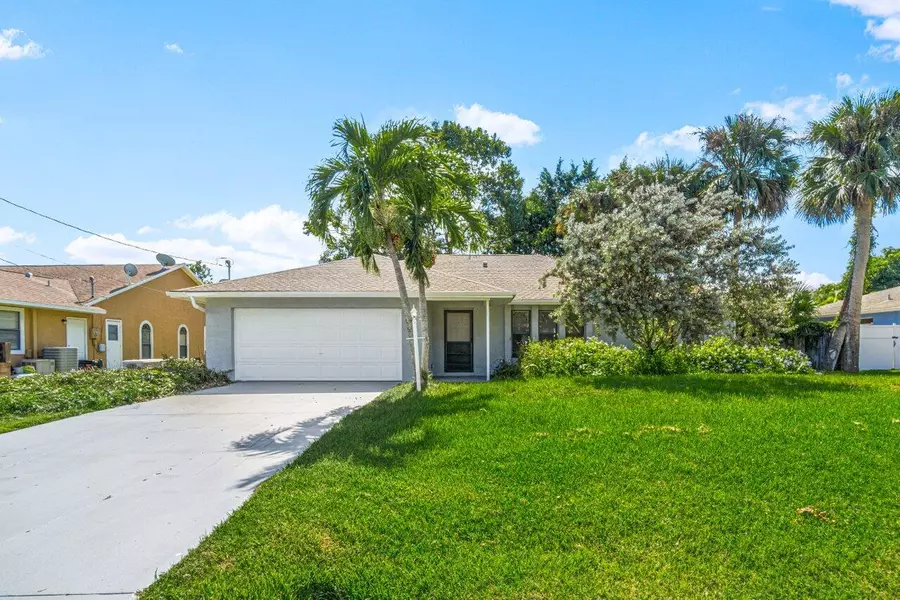 572 SW Aster RD, Port Saint Lucie, FL 34953