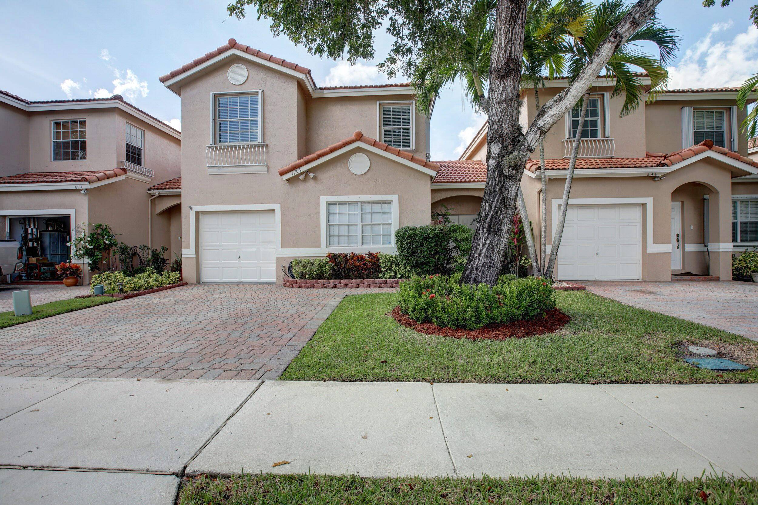 634 NW 130th AVE, Pembroke Pines, FL 33028