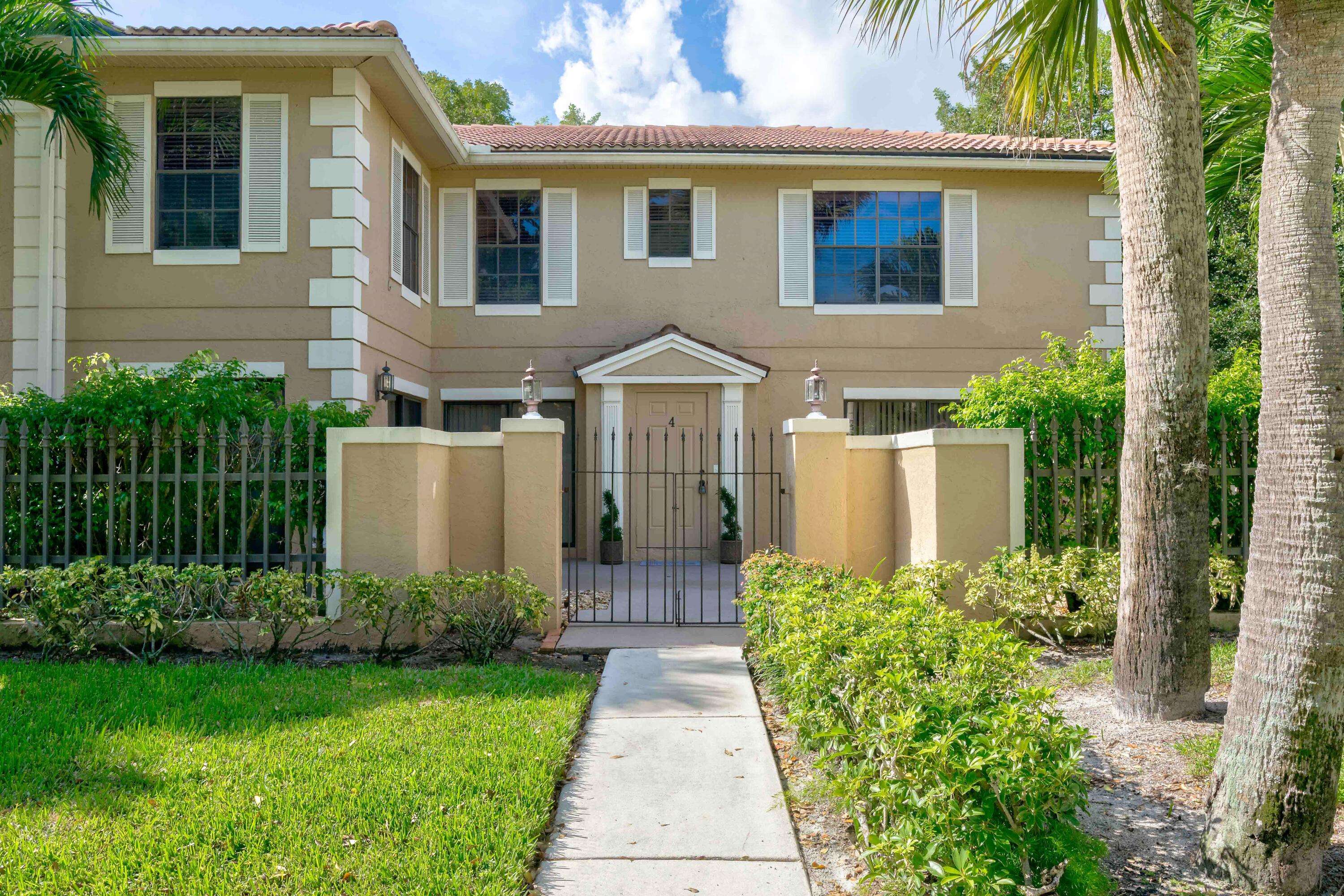 Palm Beach Gardens, FL 33418,352 Prestwick CIR 4