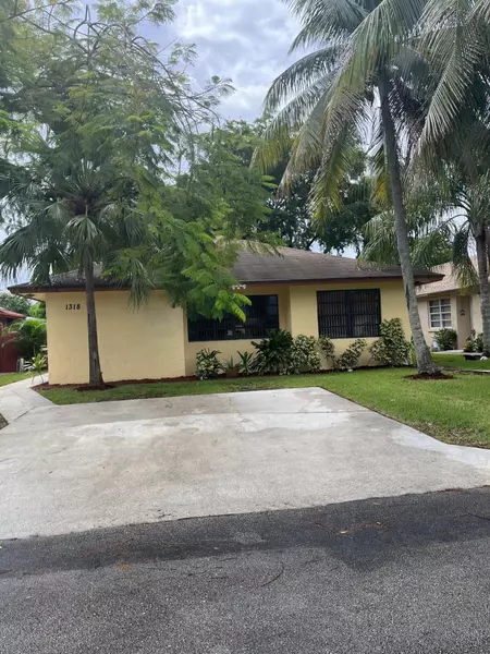 1318 S Summit Run CIR, West Palm Beach, FL 33415